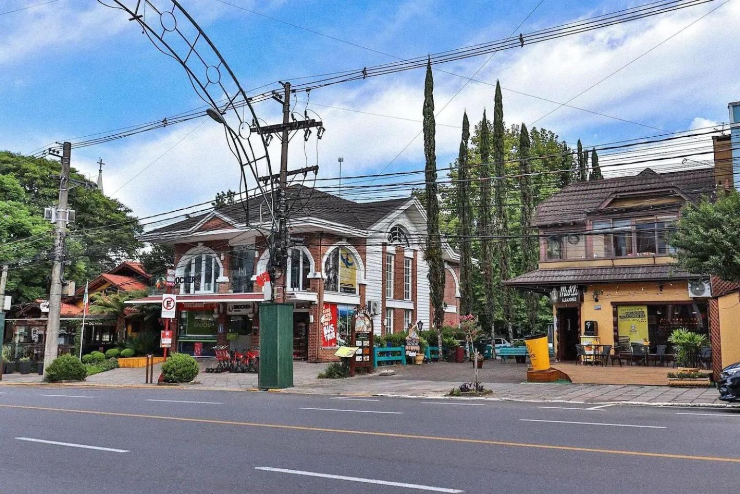 Апартаменты Locar-In Gramado - Loft A 50 M Da Rua Coberta. Экстерьер фото